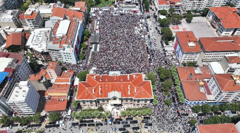 ON BİNLERLE BİRLİKTE BAŞKANIMIZI SON YOLCULUĞUNA UĞURLADIK
